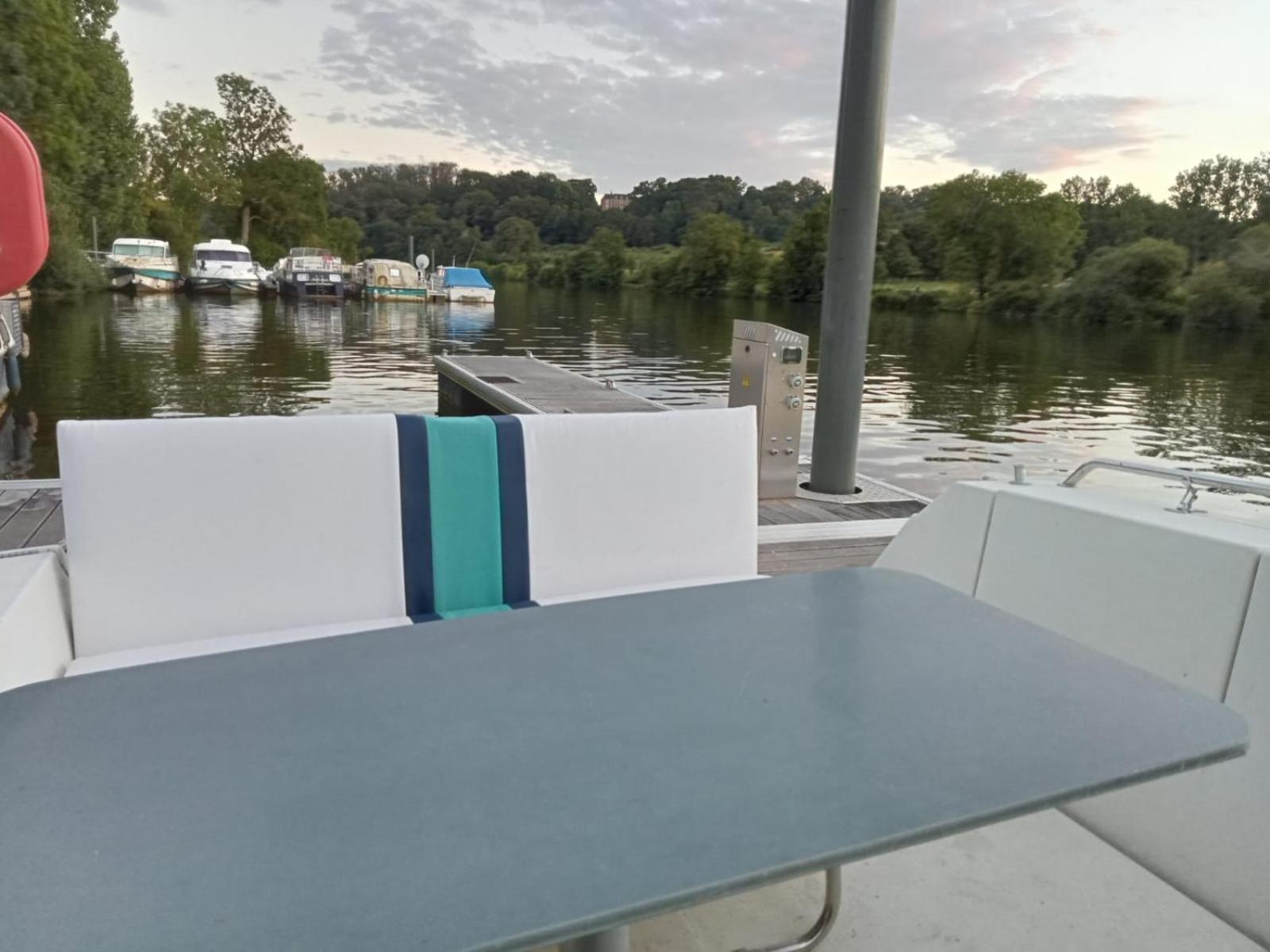 Bateau-Gite Sur Le Halage De La Mayenne L'Huisserie Exteriör bild