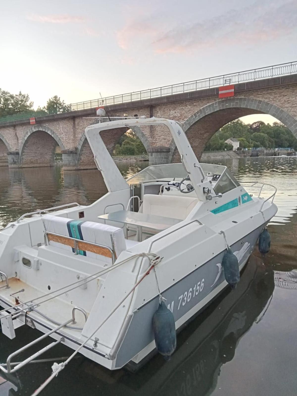 Bateau-Gite Sur Le Halage De La Mayenne L'Huisserie Exteriör bild